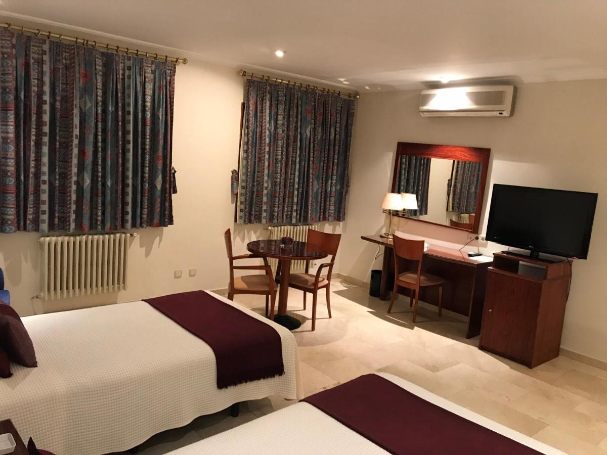 Hotel Suis Sant Celoni Exterior photo