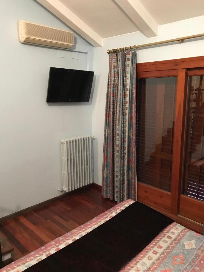 Hotel Suis Sant Celoni Exterior photo