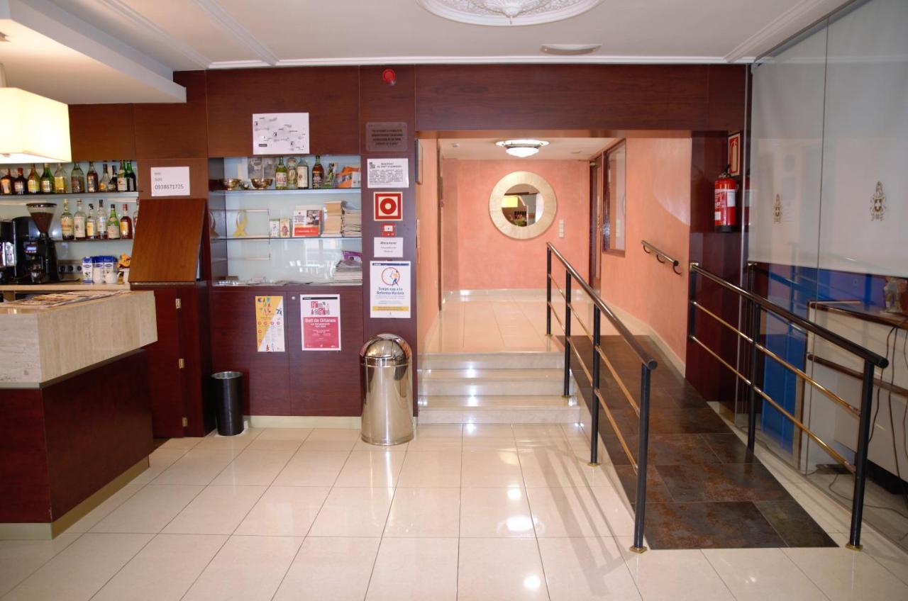Hotel Suis Sant Celoni Exterior photo