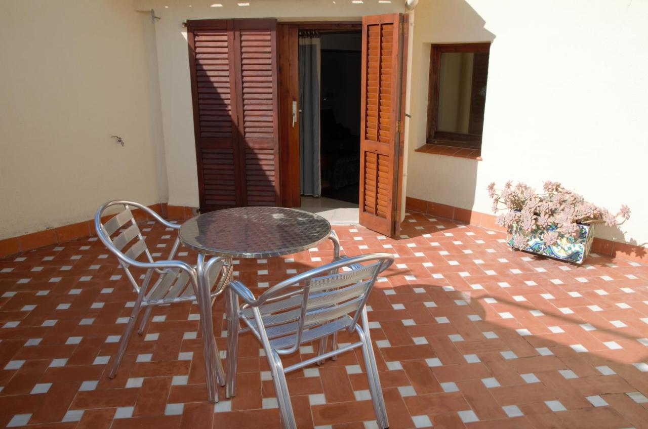 Hotel Suis Sant Celoni Exterior photo