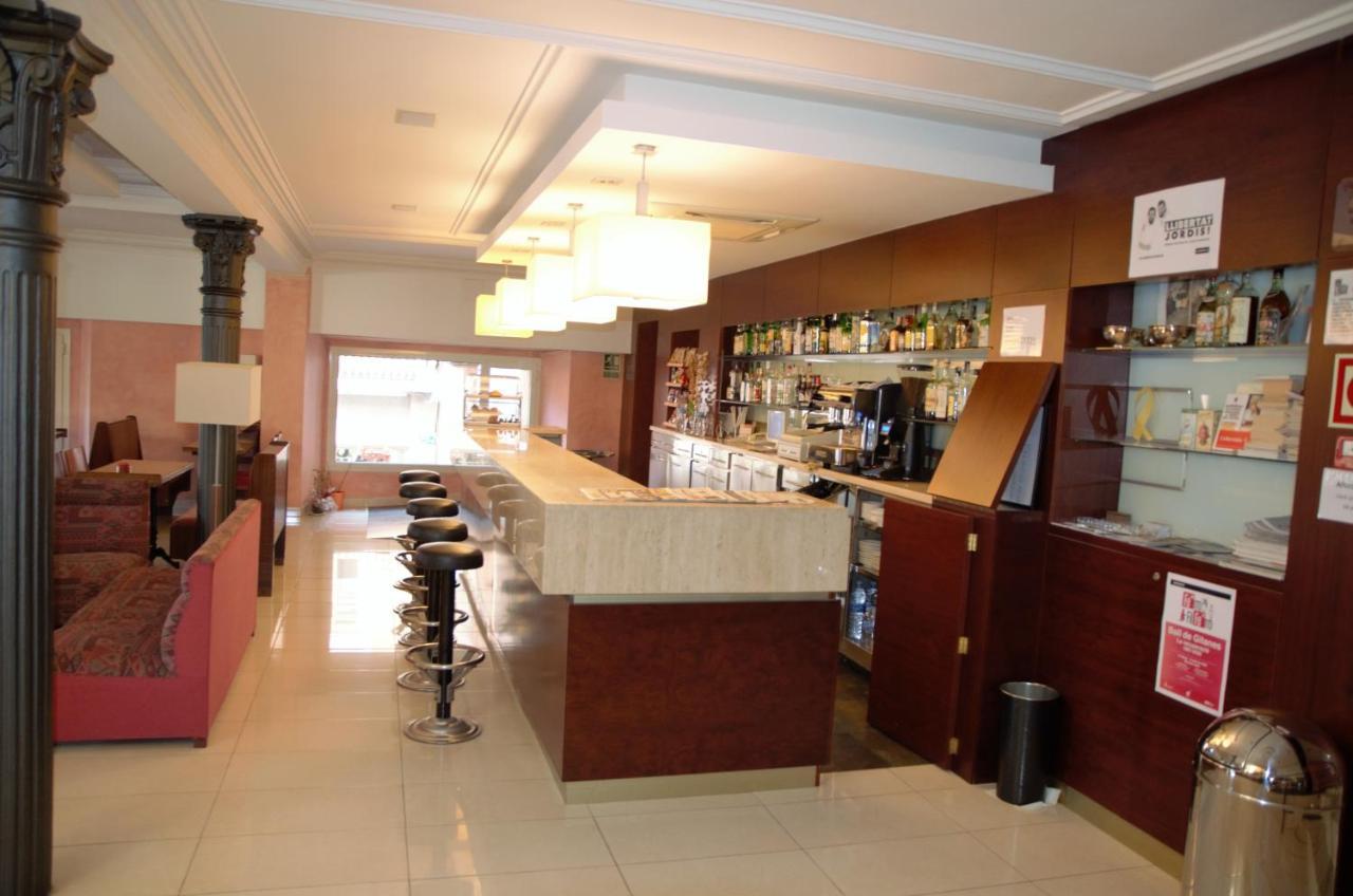 Hotel Suis Sant Celoni Exterior photo