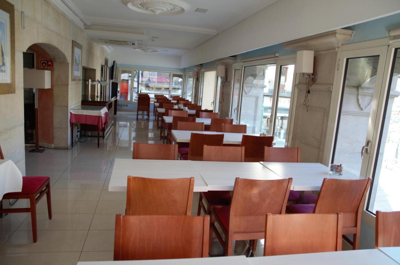 Hotel Suis Sant Celoni Exterior photo