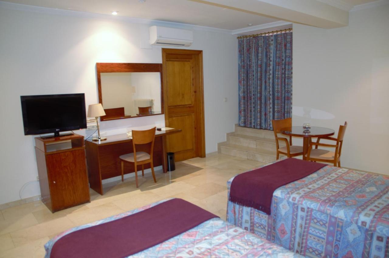 Hotel Suis Sant Celoni Exterior photo
